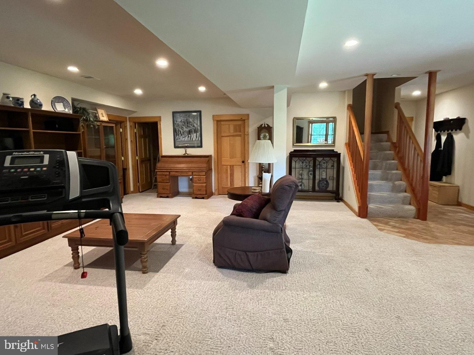 THUNDERBIRD FARM - Residential