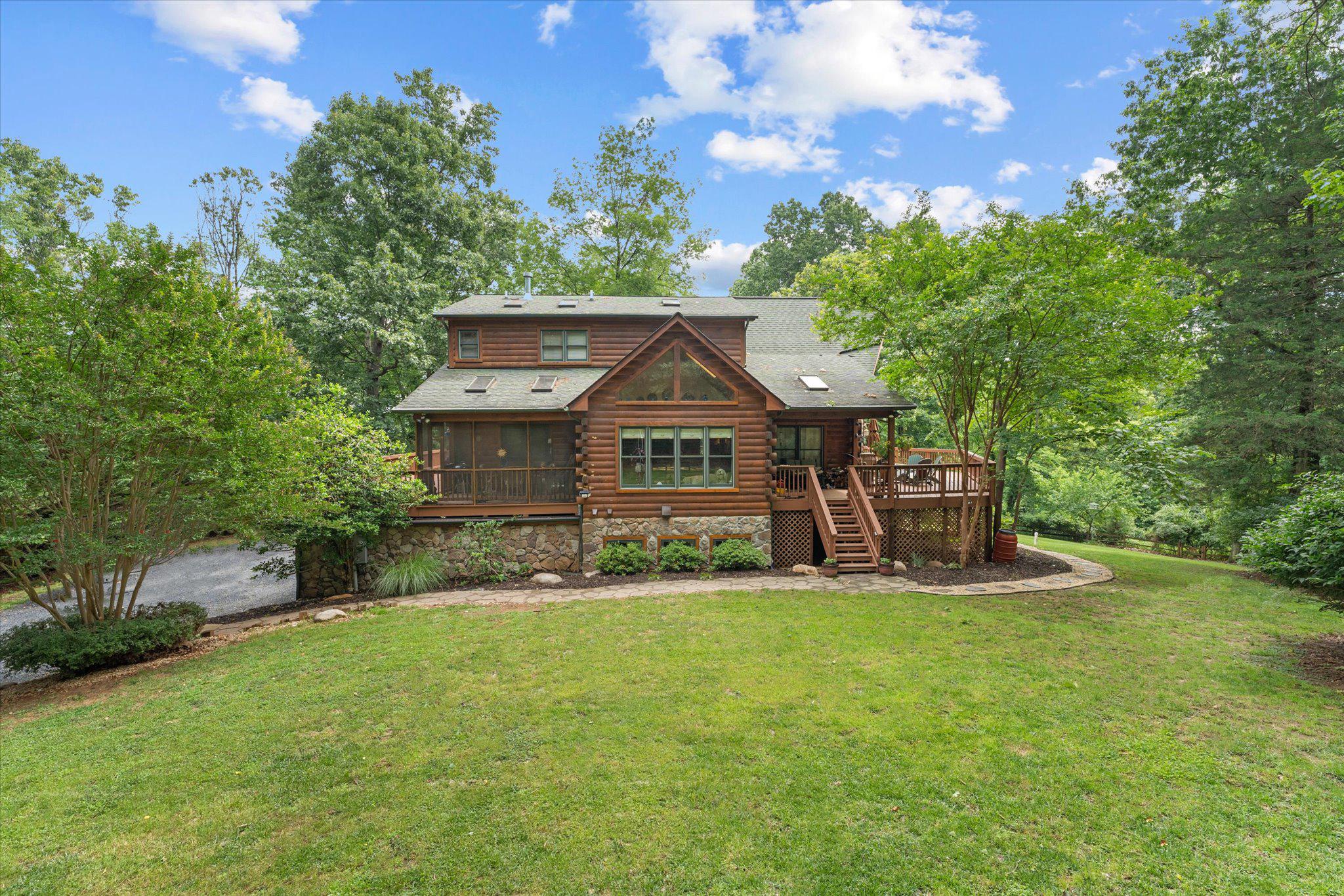 THUNDERBIRD FARM - Residential