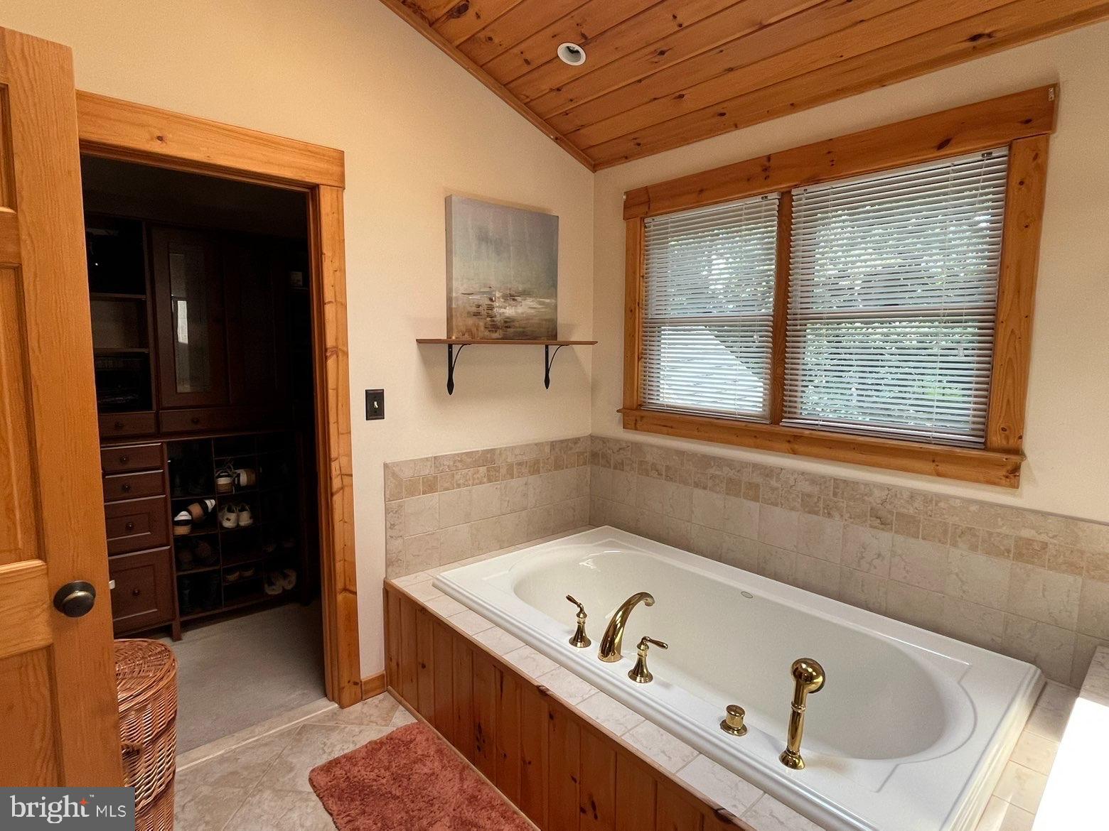 THUNDERBIRD FARM - Residential