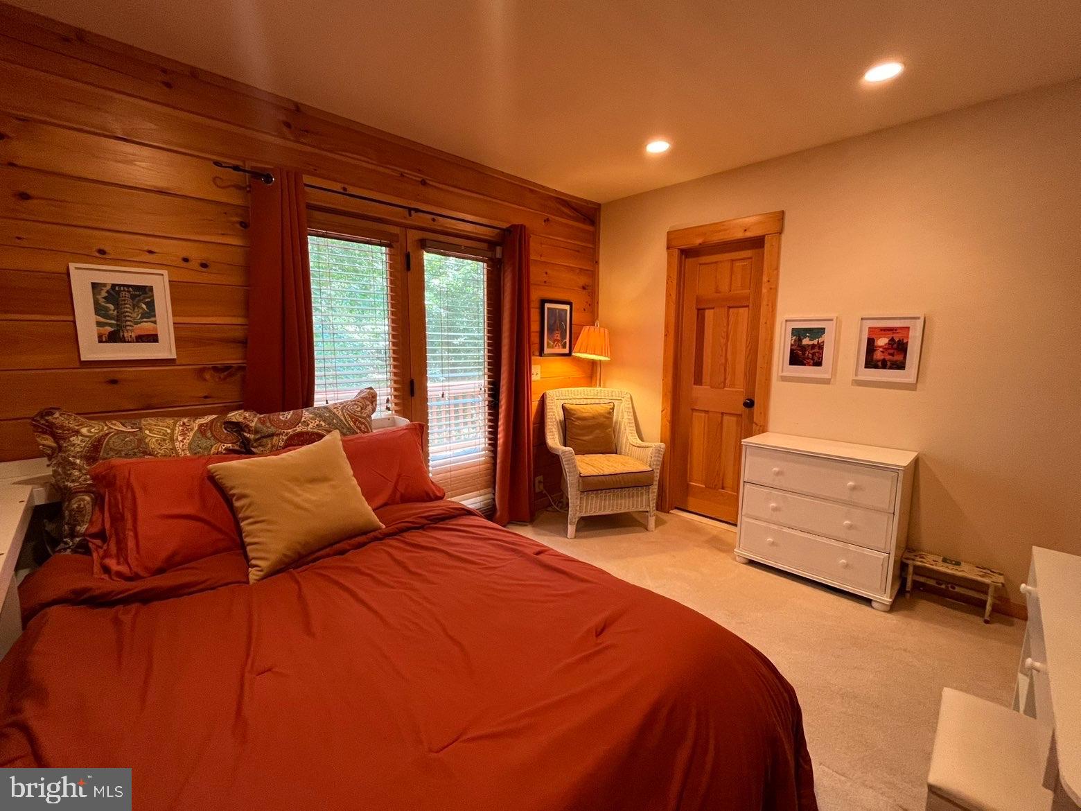 THUNDERBIRD FARM - Residential