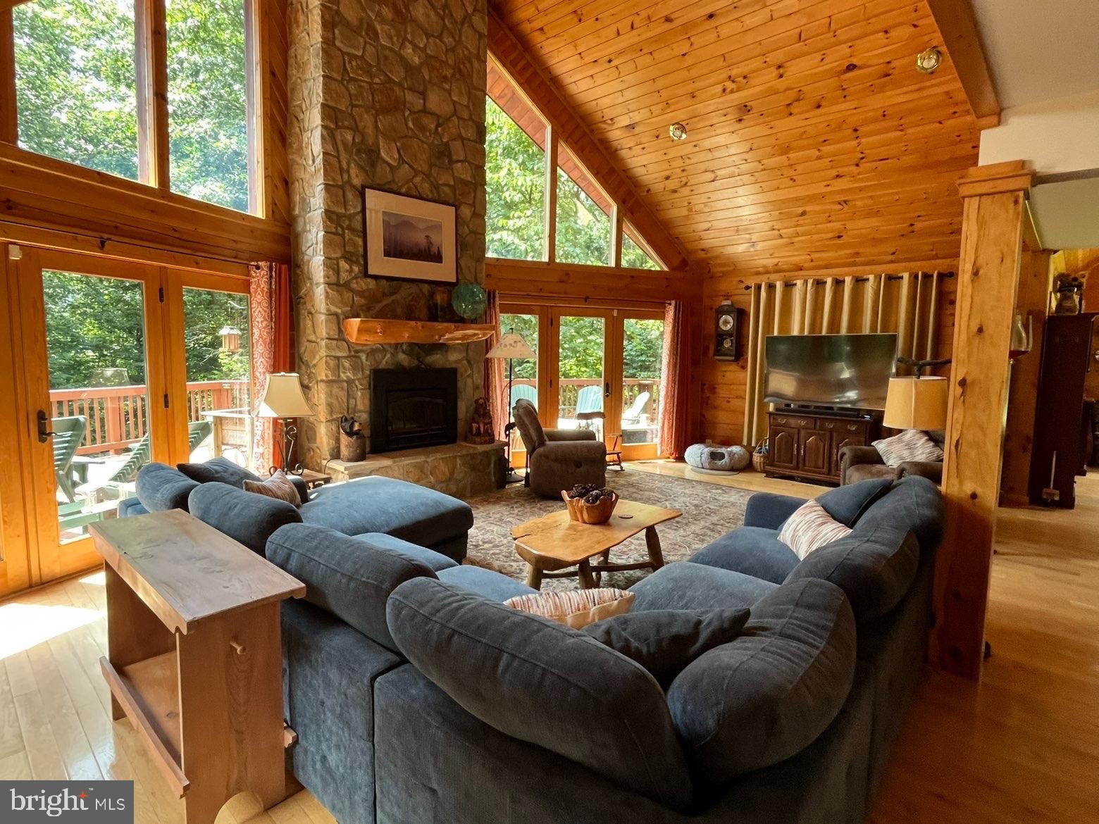 THUNDERBIRD FARM - Residential