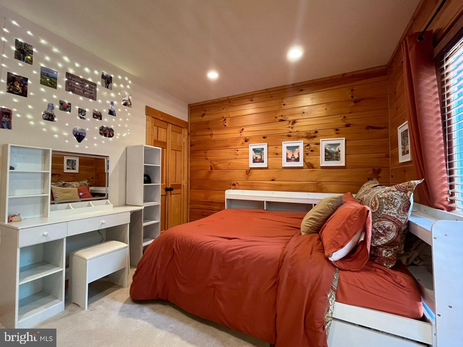 THUNDERBIRD FARM - Residential