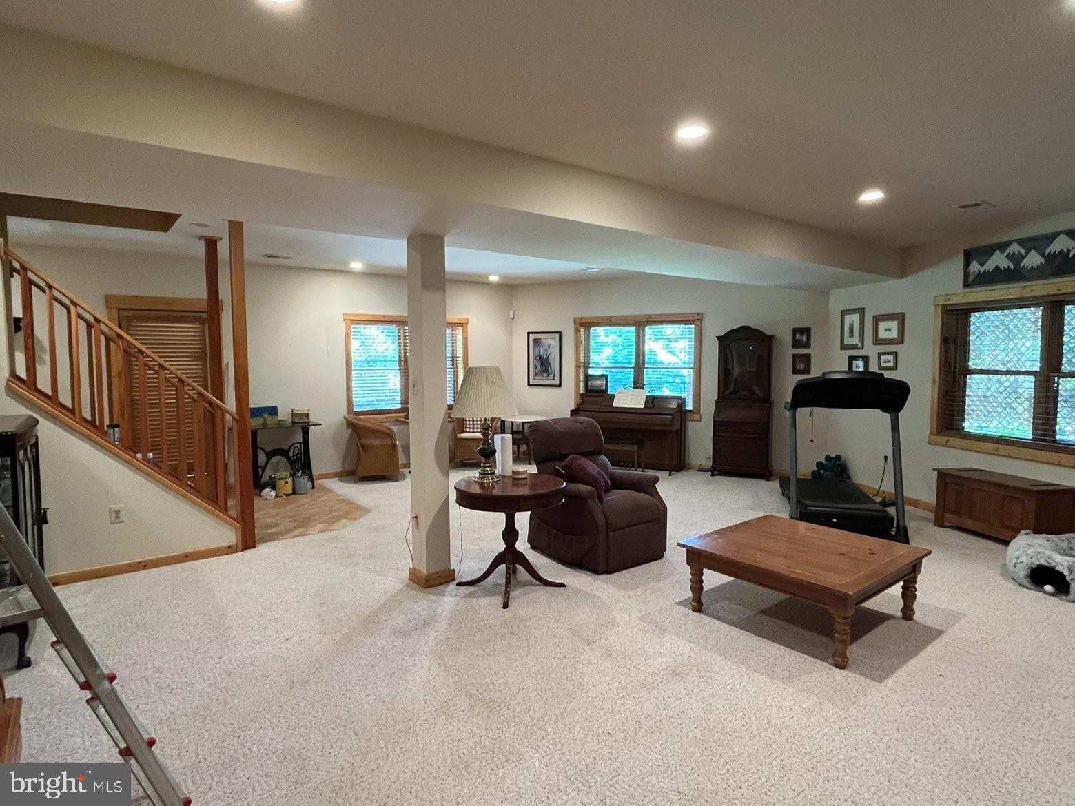 THUNDERBIRD FARM - Residential