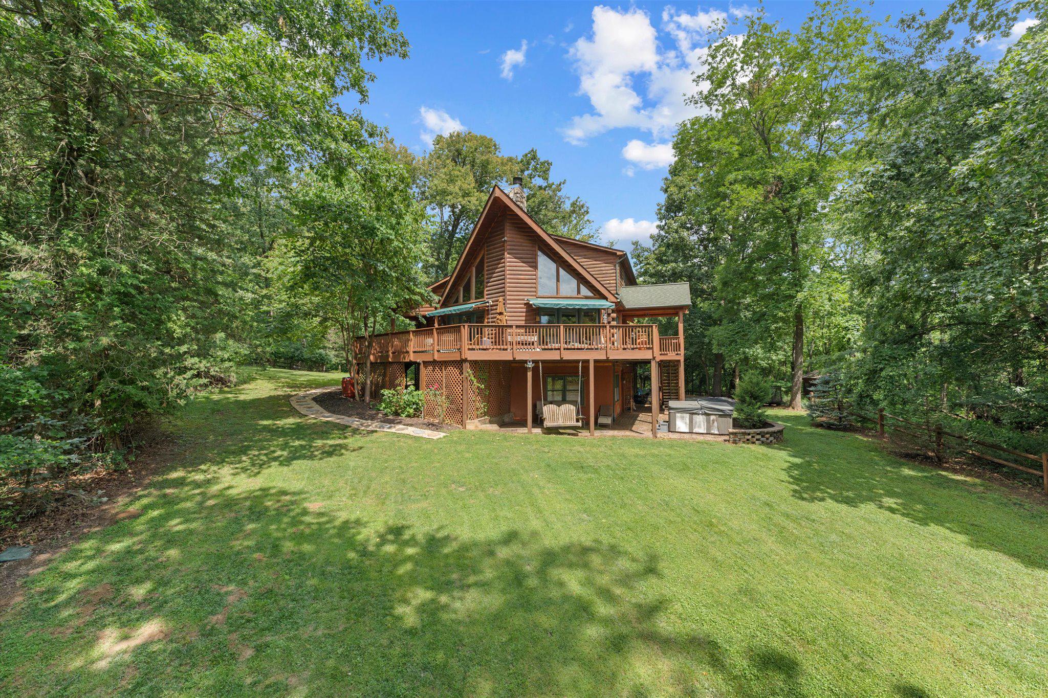 THUNDERBIRD FARM - Residential