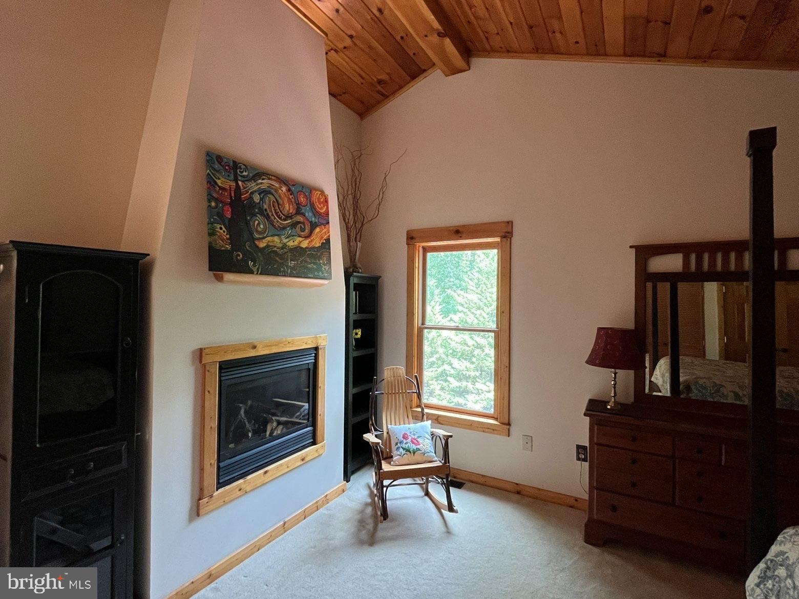 THUNDERBIRD FARM - Residential