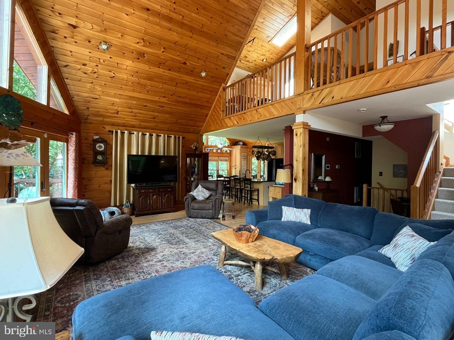 THUNDERBIRD FARM - Residential
