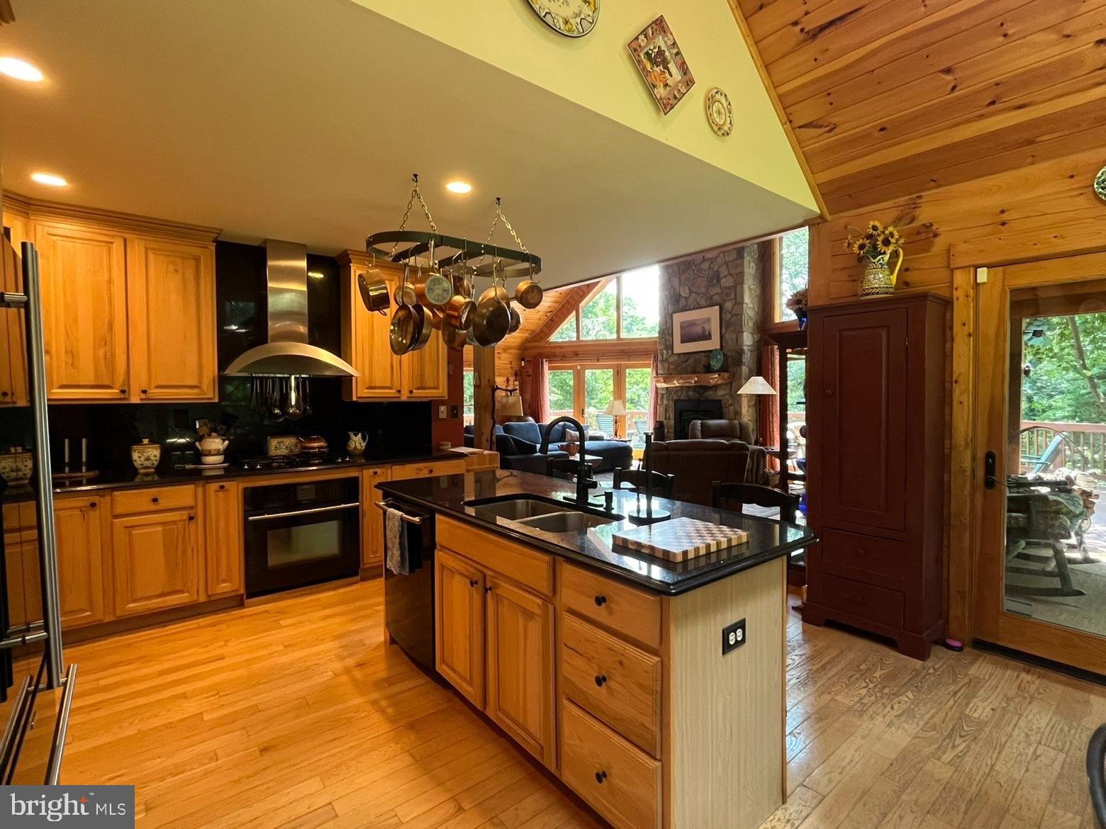 THUNDERBIRD FARM - Residential