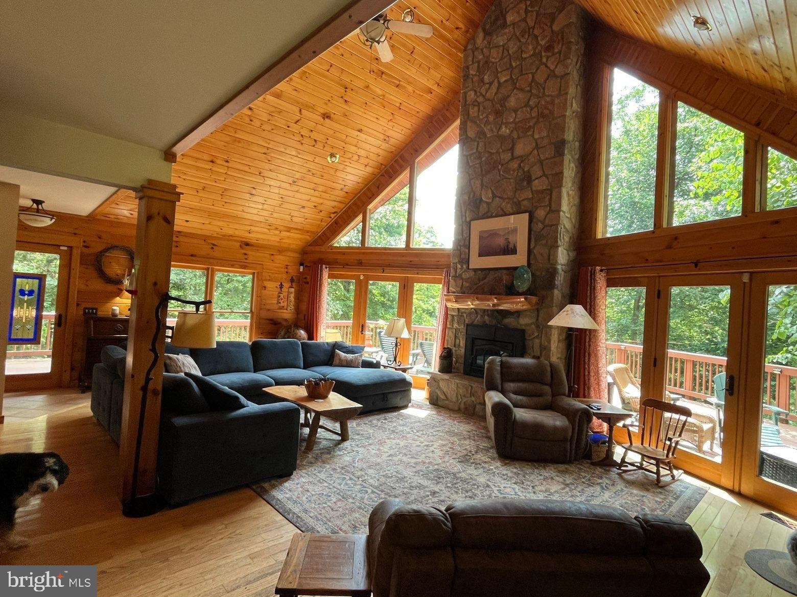 THUNDERBIRD FARM - Residential