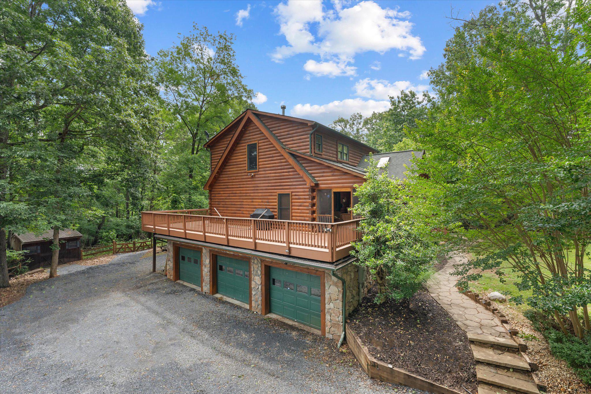 THUNDERBIRD FARM - Residential