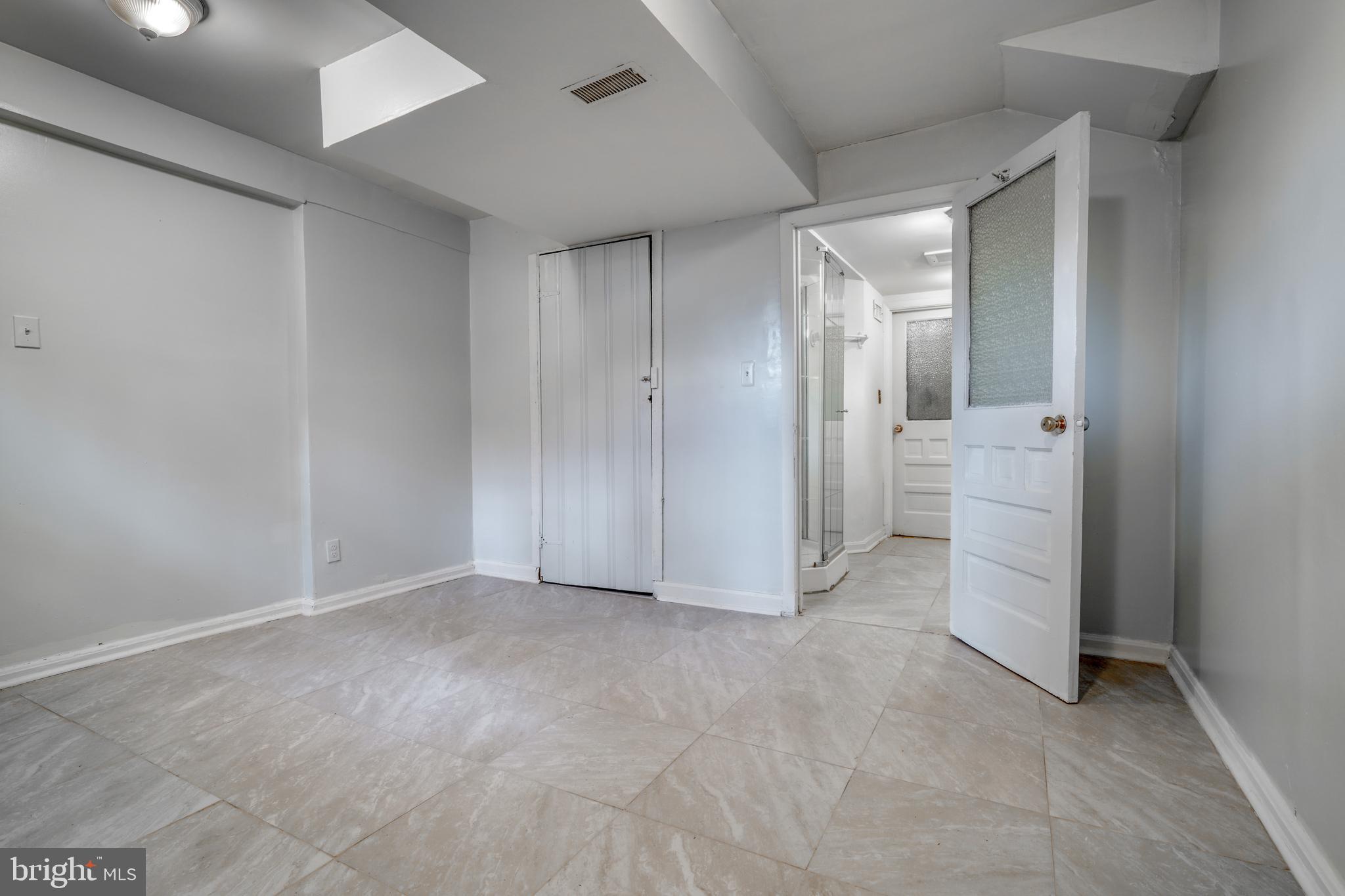 GLENDALE - Residential Lease