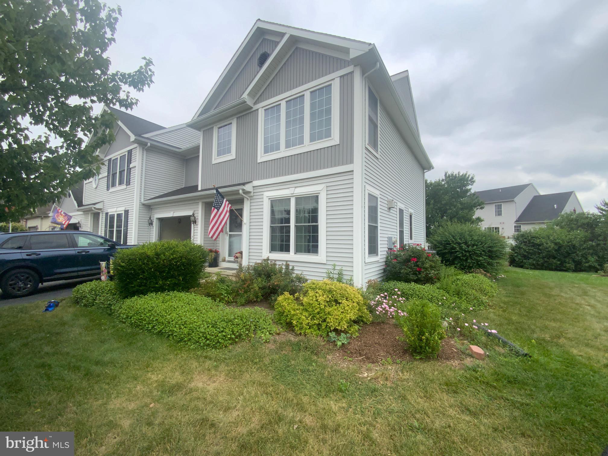 MOUNT JOY - Residential