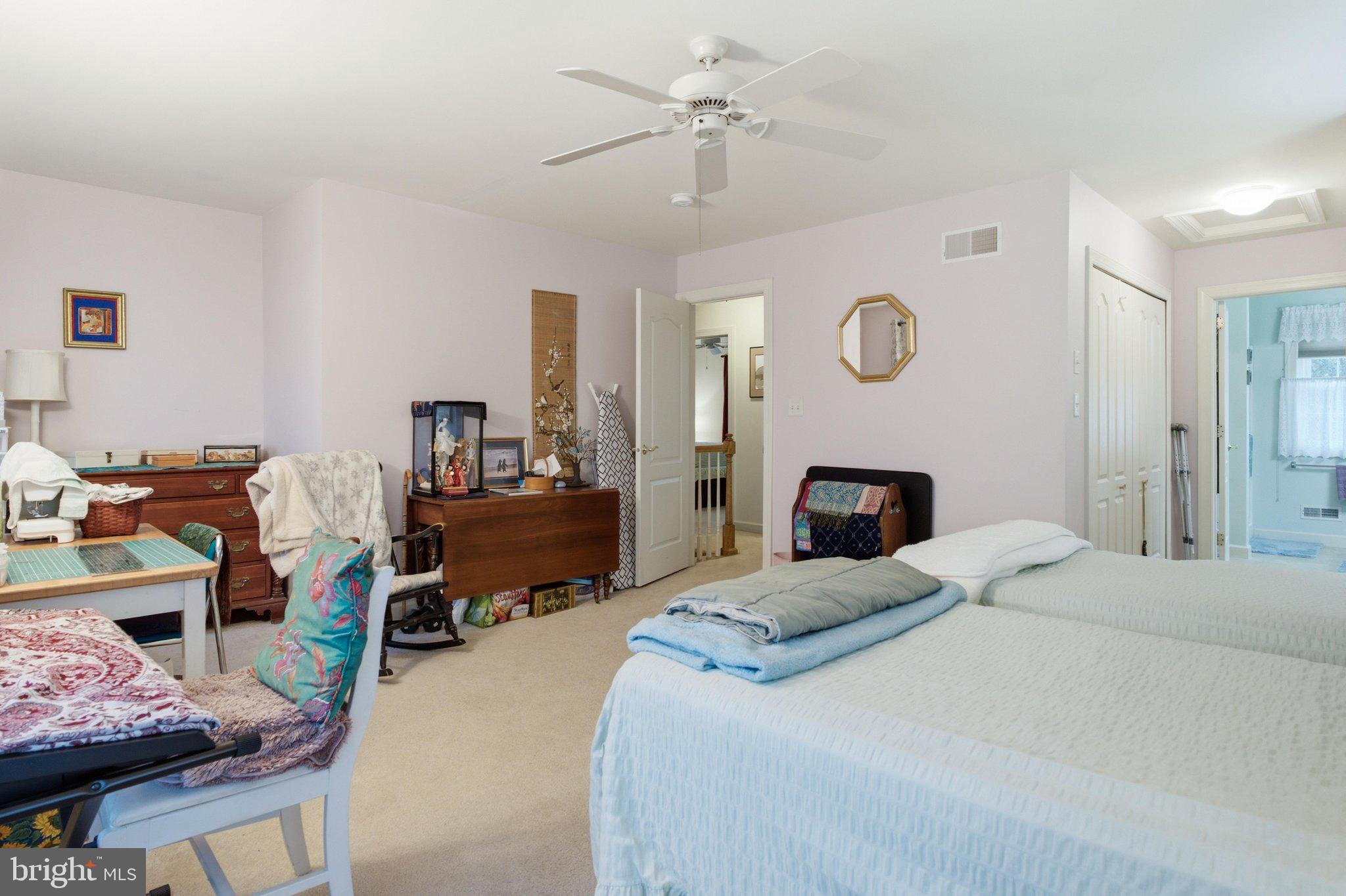 MOUNT JOY - Residential