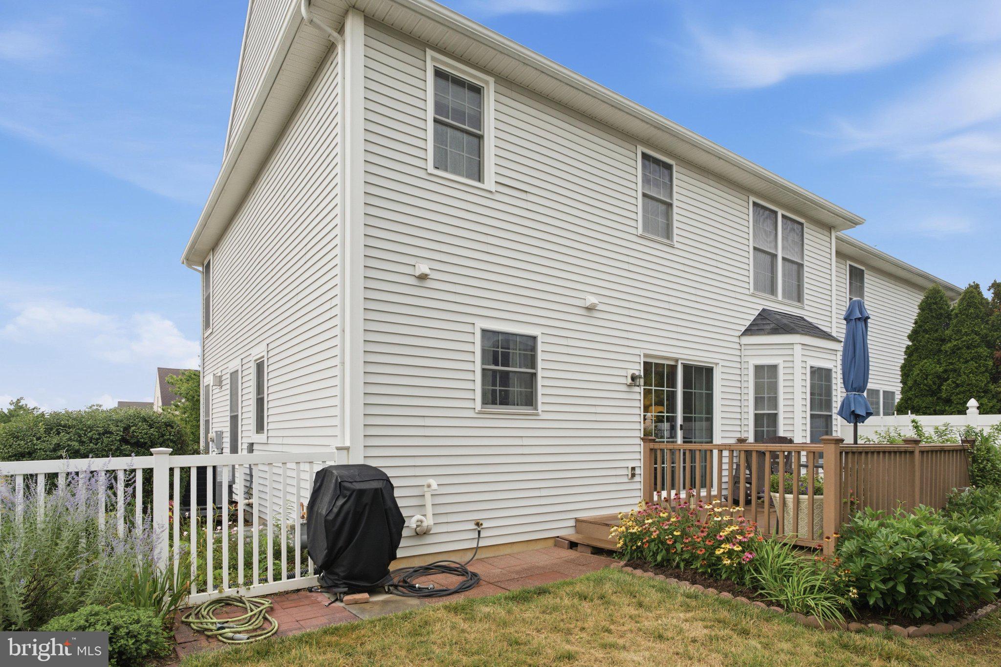 MOUNT JOY - Residential