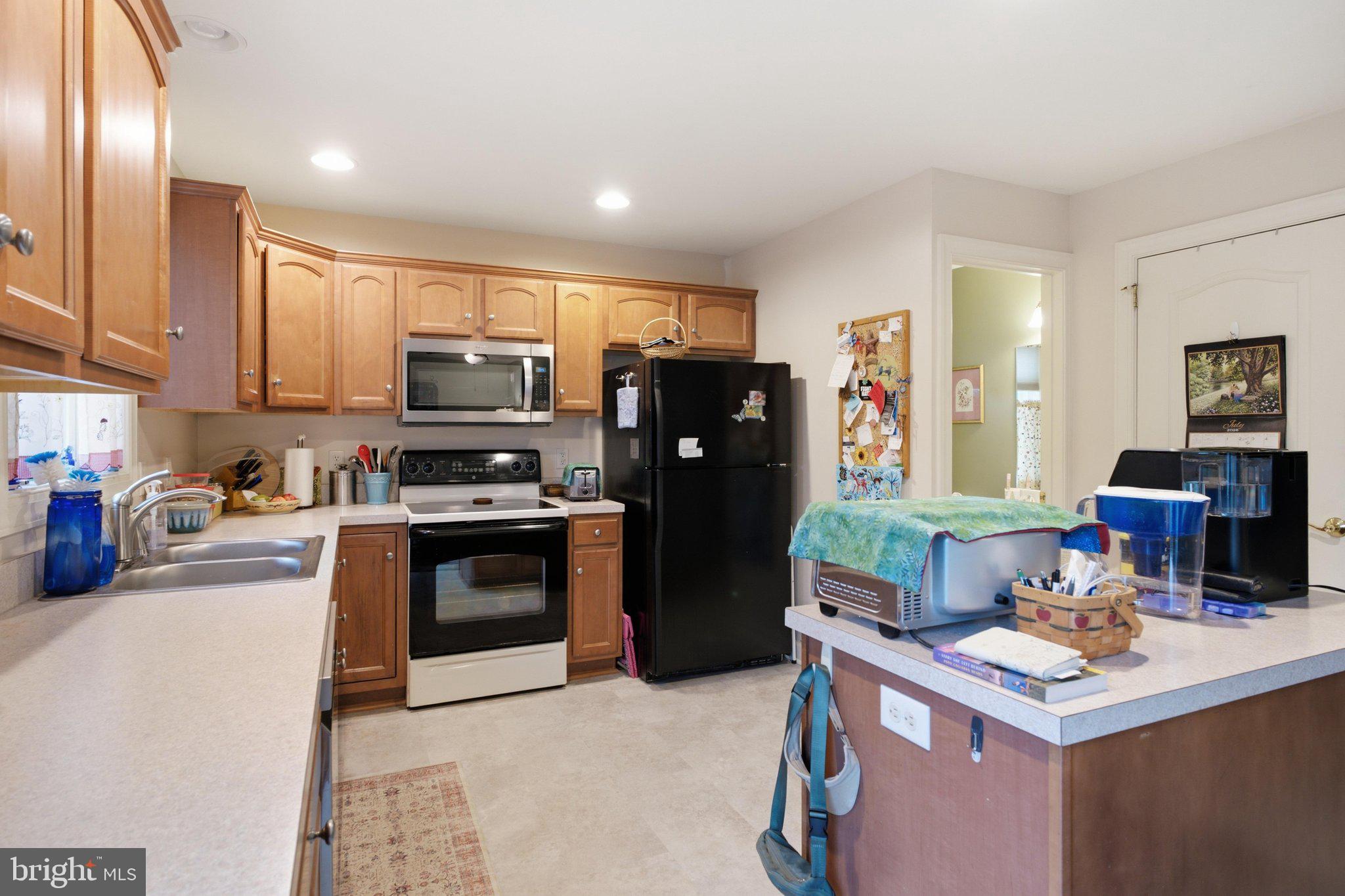 MOUNT JOY - Residential