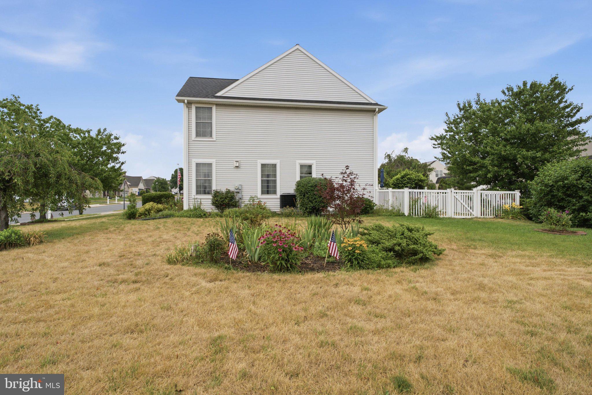 MOUNT JOY - Residential