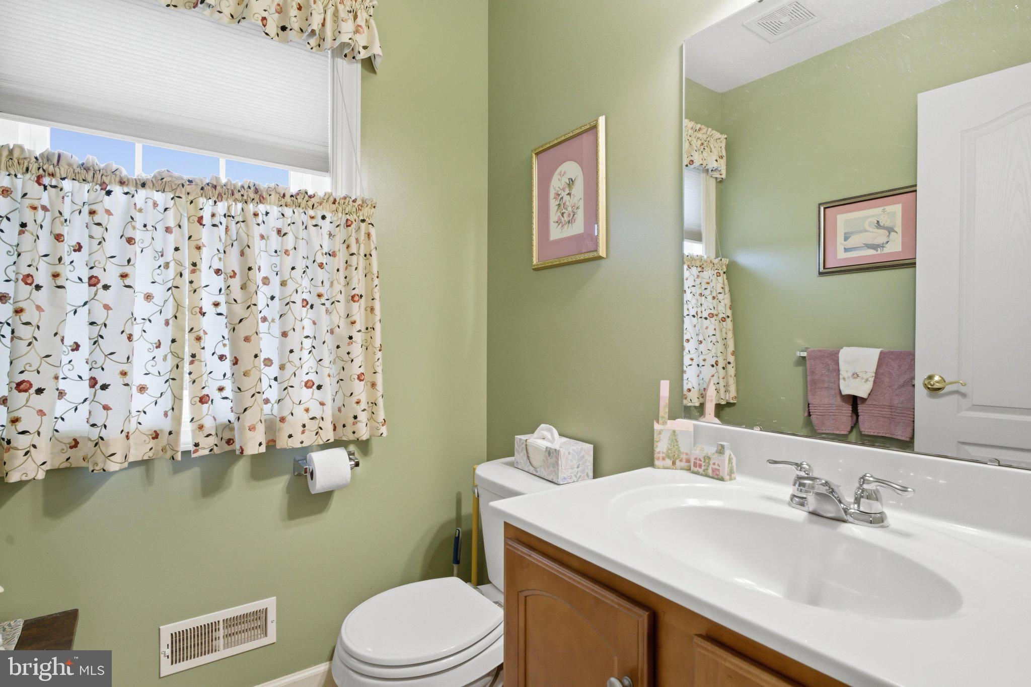 MOUNT JOY - Residential