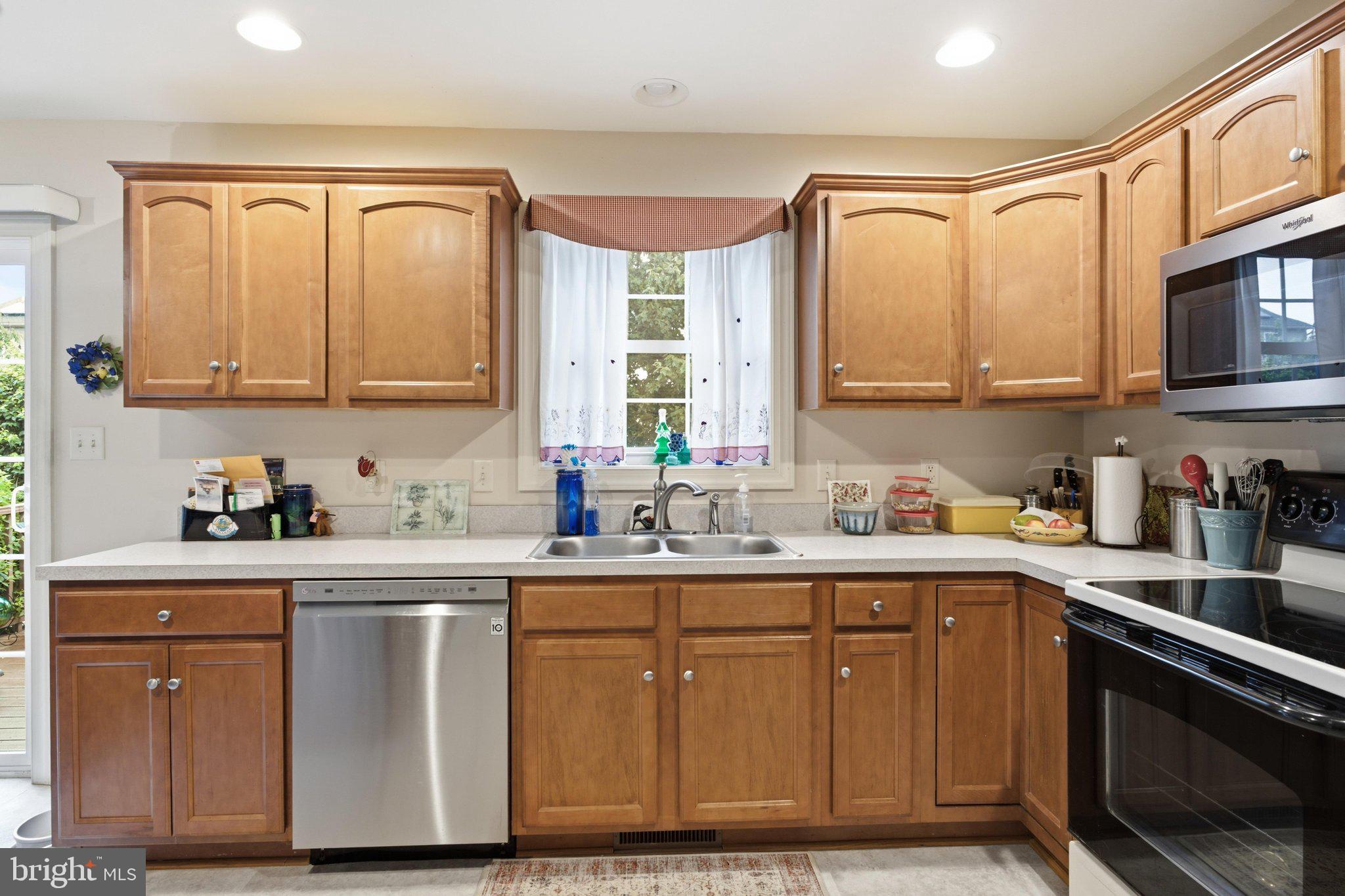 MOUNT JOY - Residential