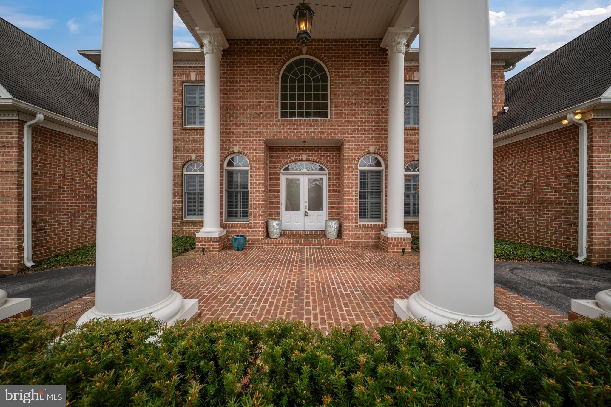 HAYFIELDS MANOR - Residential