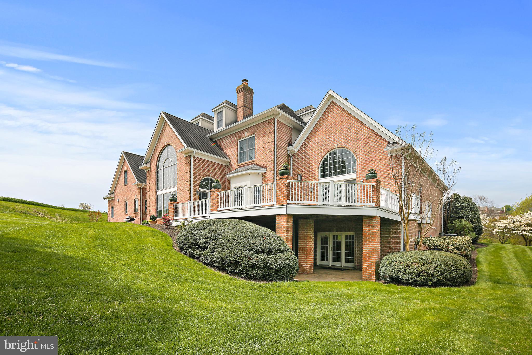 HAYFIELDS MANOR - Residential