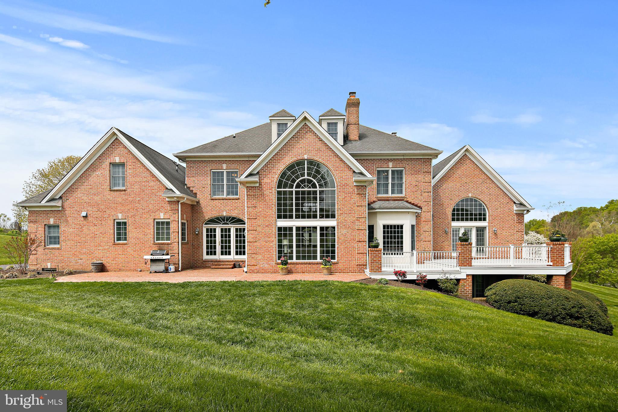 HAYFIELDS MANOR - Residential