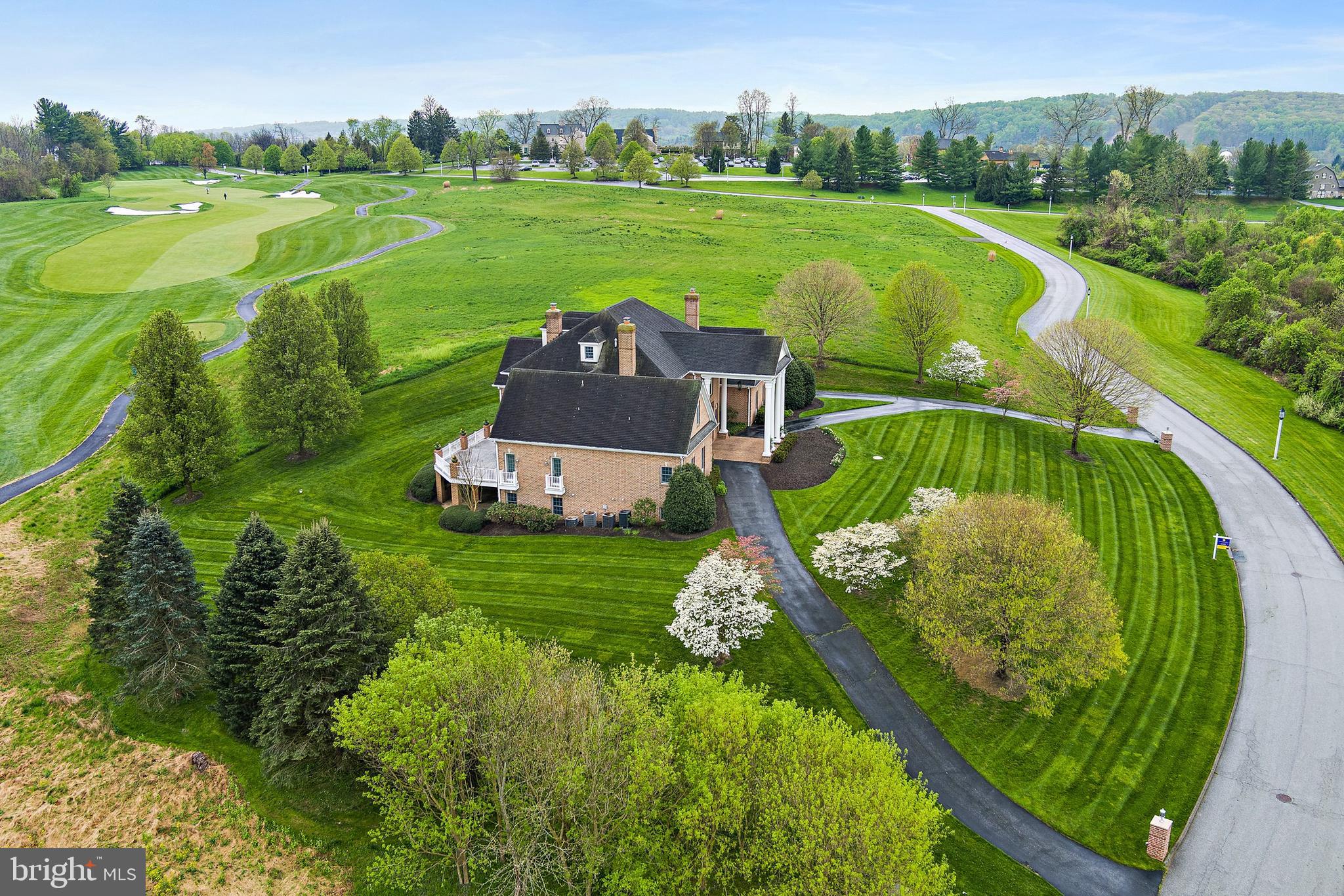 HAYFIELDS MANOR - Residential