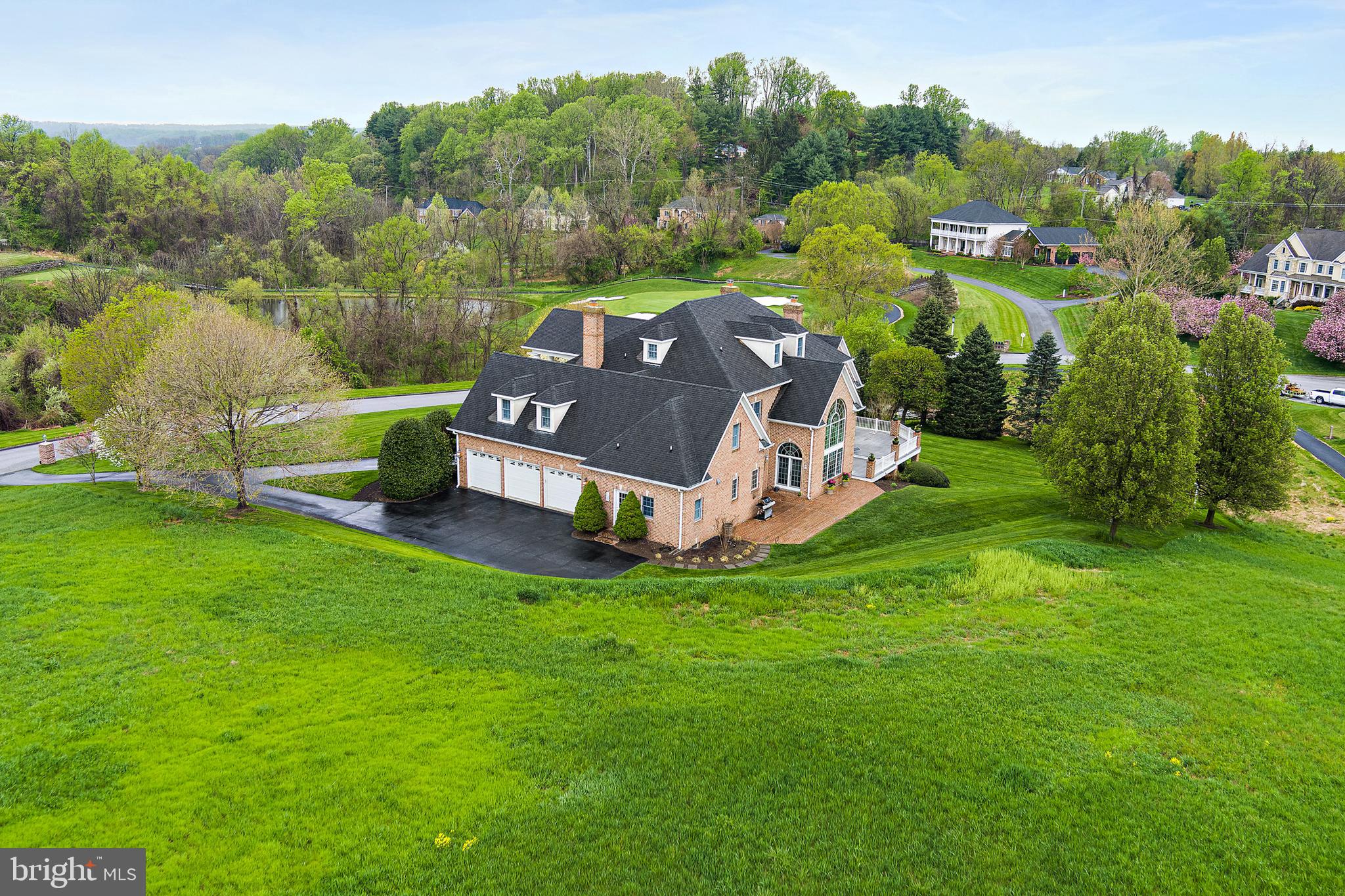 HAYFIELDS MANOR - Residential