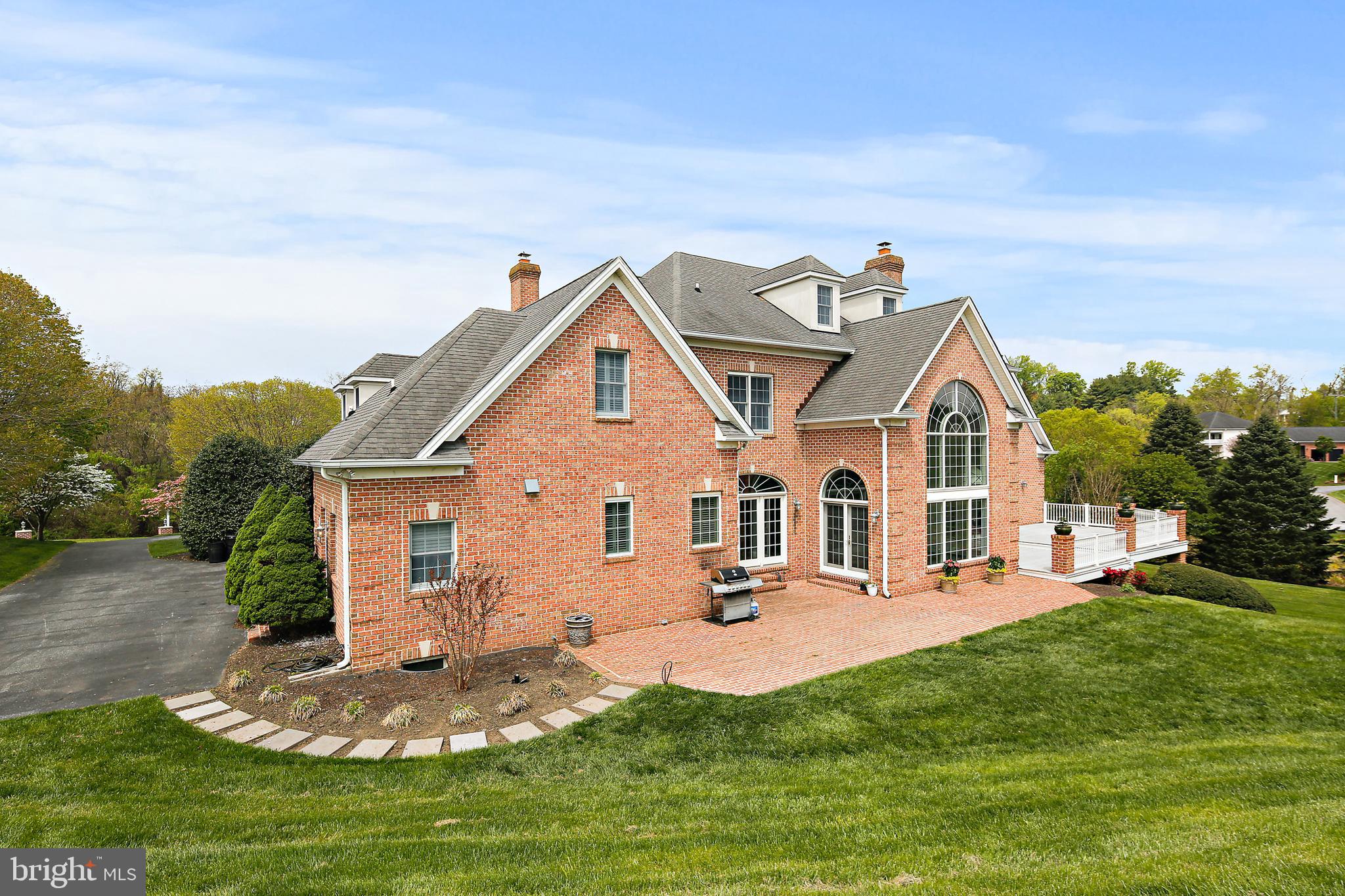 HAYFIELDS MANOR - Residential