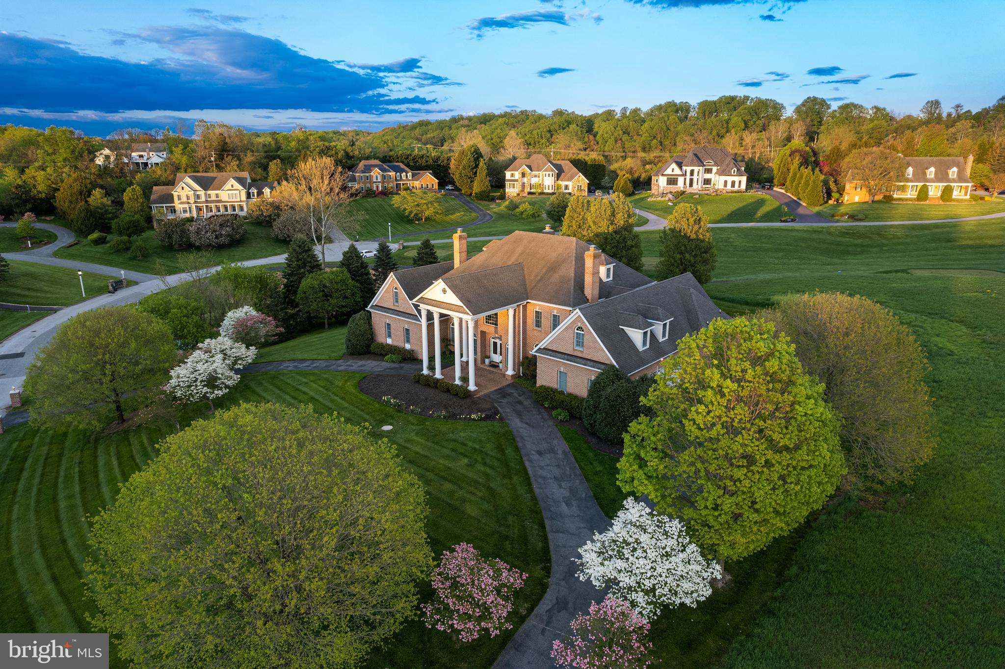 HAYFIELDS MANOR - Residential