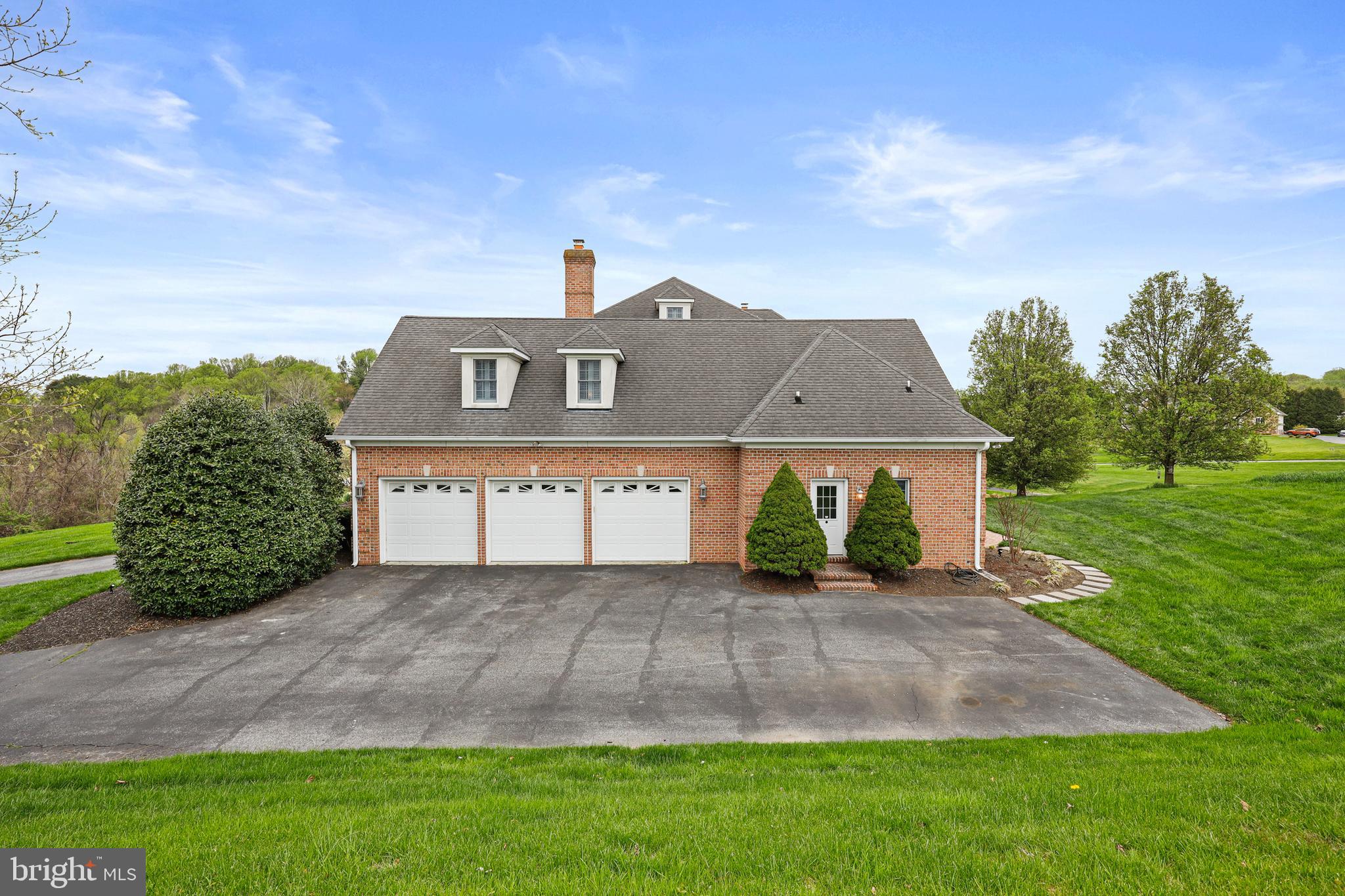 HAYFIELDS MANOR - Residential