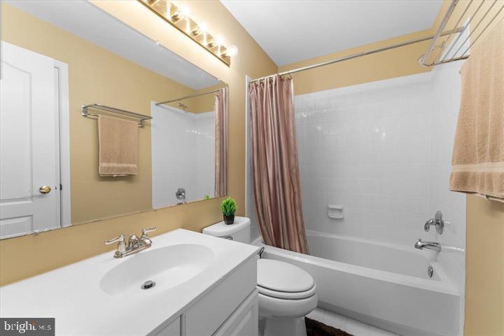 POTOMAC LAKES - Residential Lease
