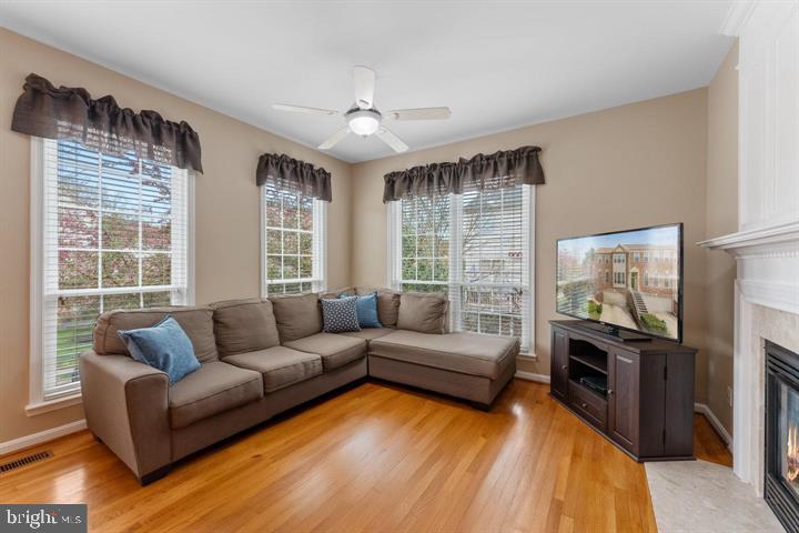POTOMAC LAKES - Residential Lease