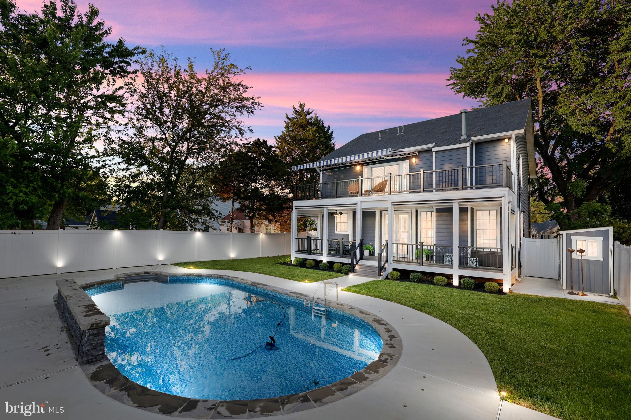 WEST LAWN - Residential