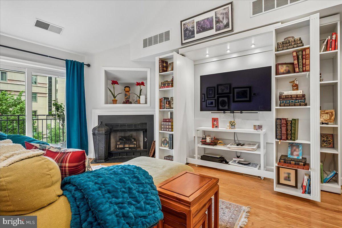 COURTHOUSE HILL - Residential