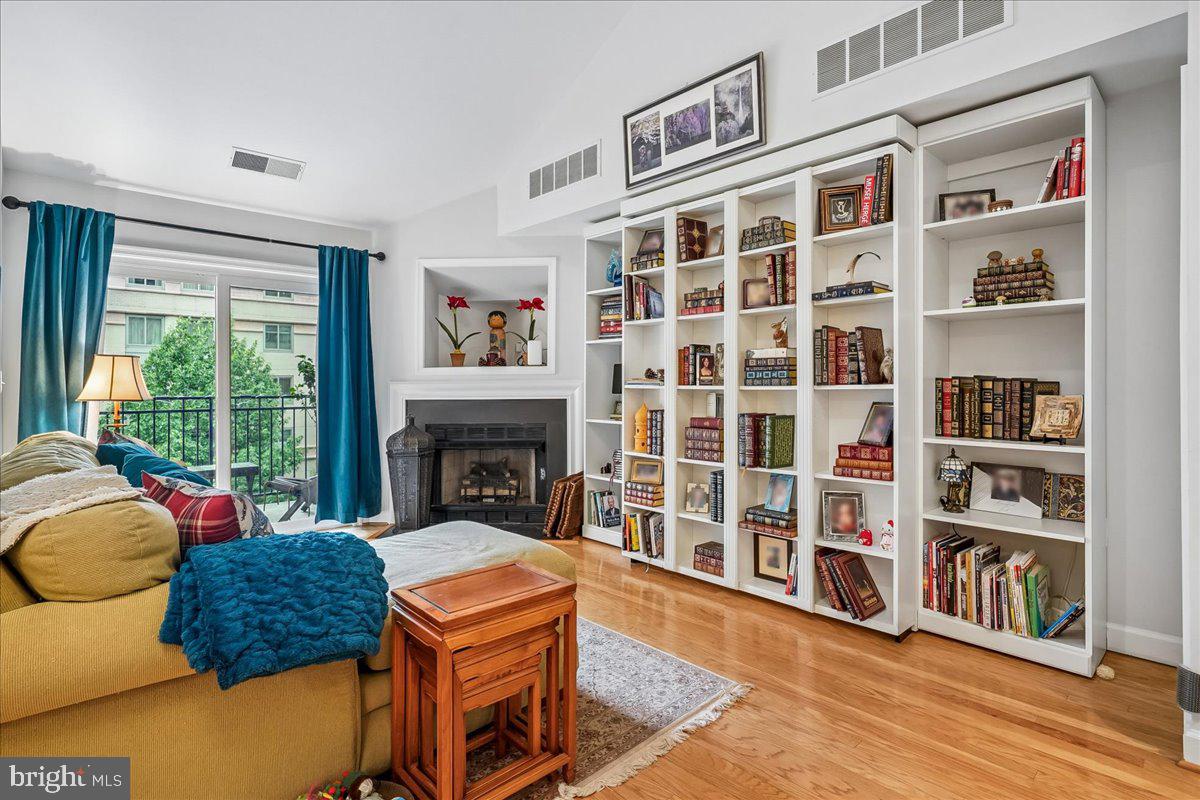 COURTHOUSE HILL - Residential