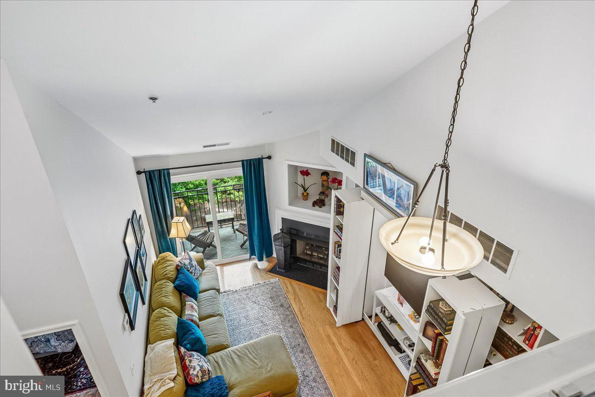 COURTHOUSE HILL - Residential