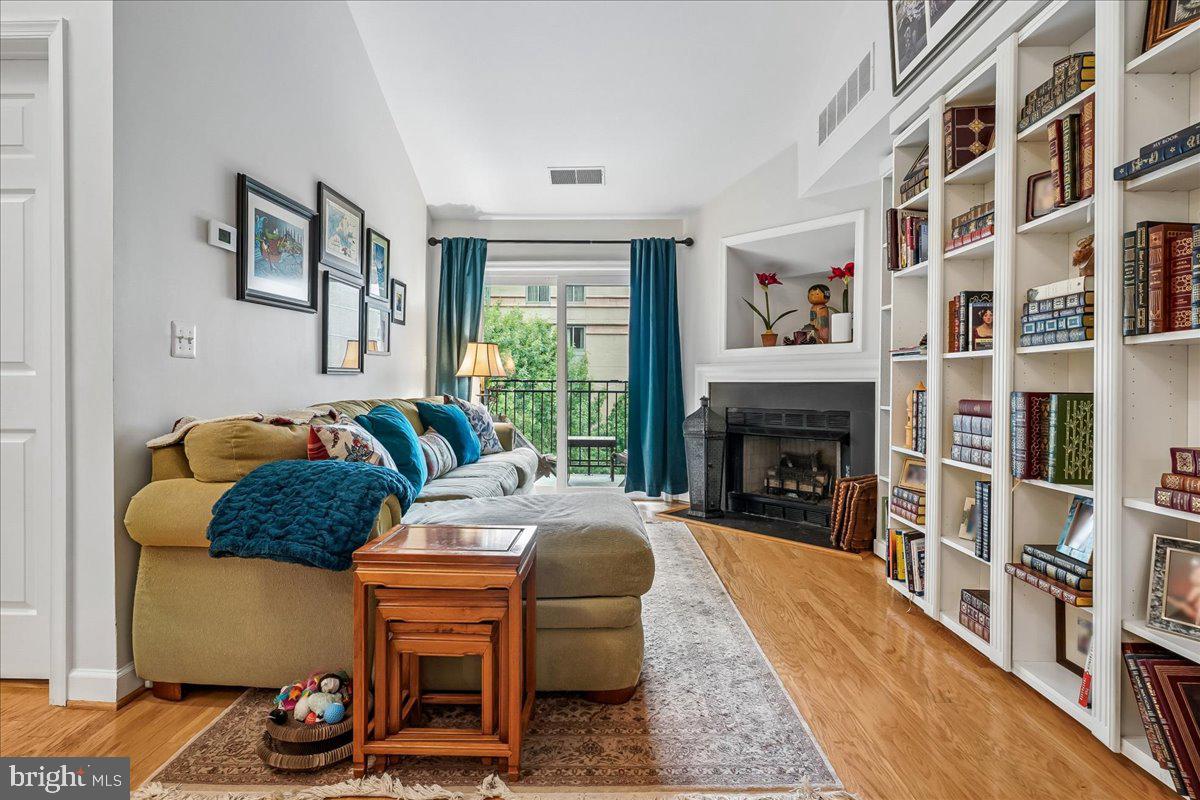 COURTHOUSE HILL - Residential