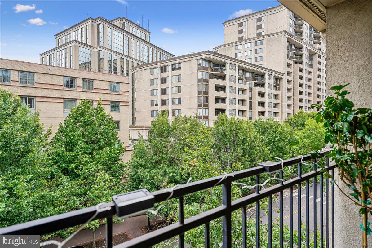 COURTHOUSE HILL - Residential