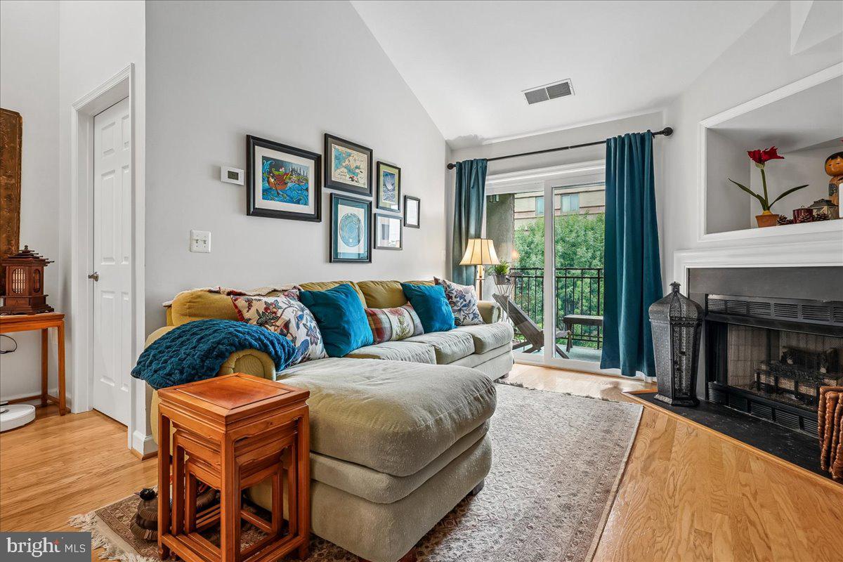 COURTHOUSE HILL - Residential