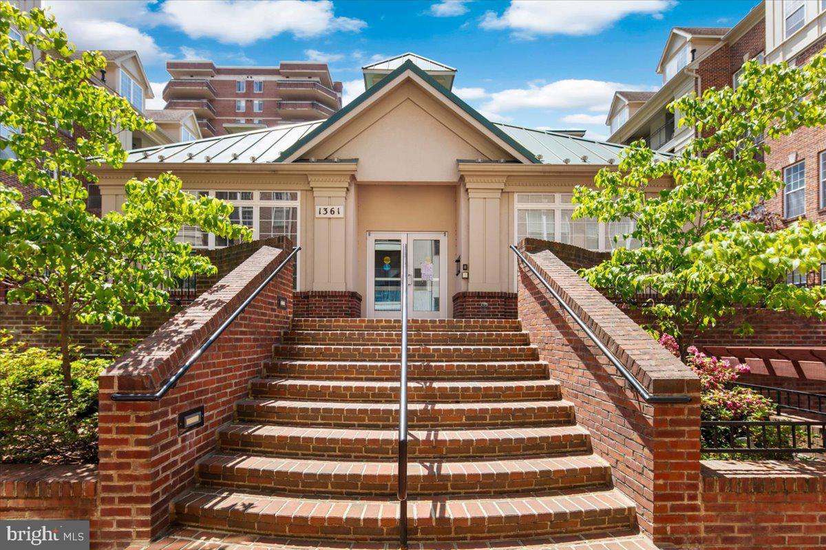 COURTHOUSE HILL - Residential