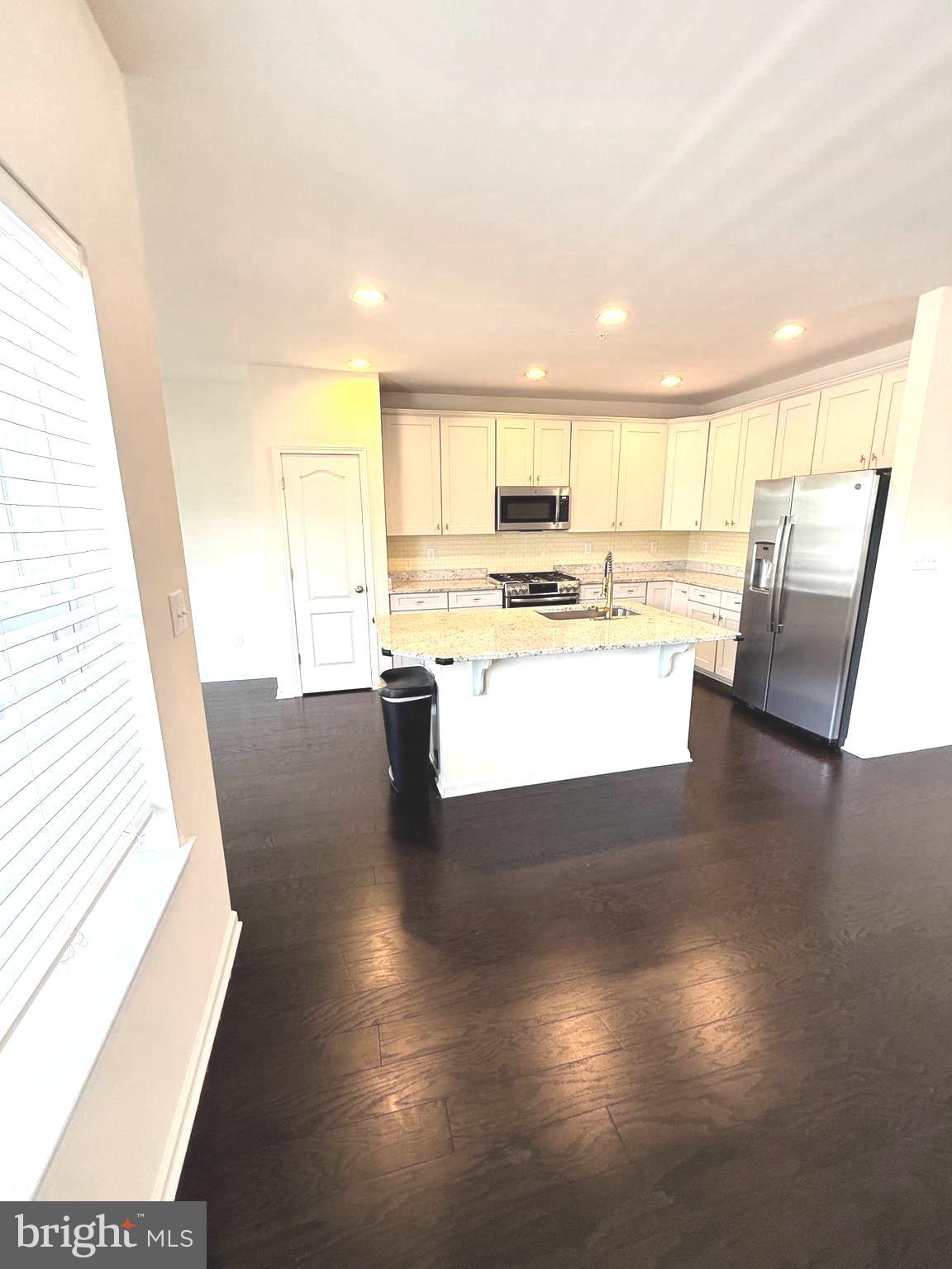 HIGH GROVE - Residential