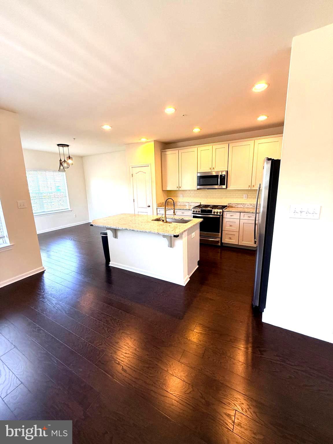 HIGH GROVE - Residential
