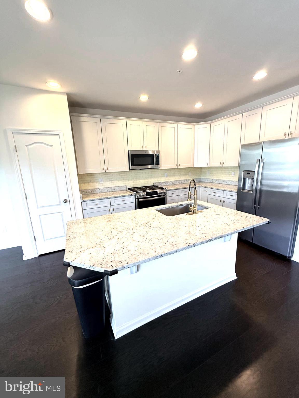HIGH GROVE - Residential