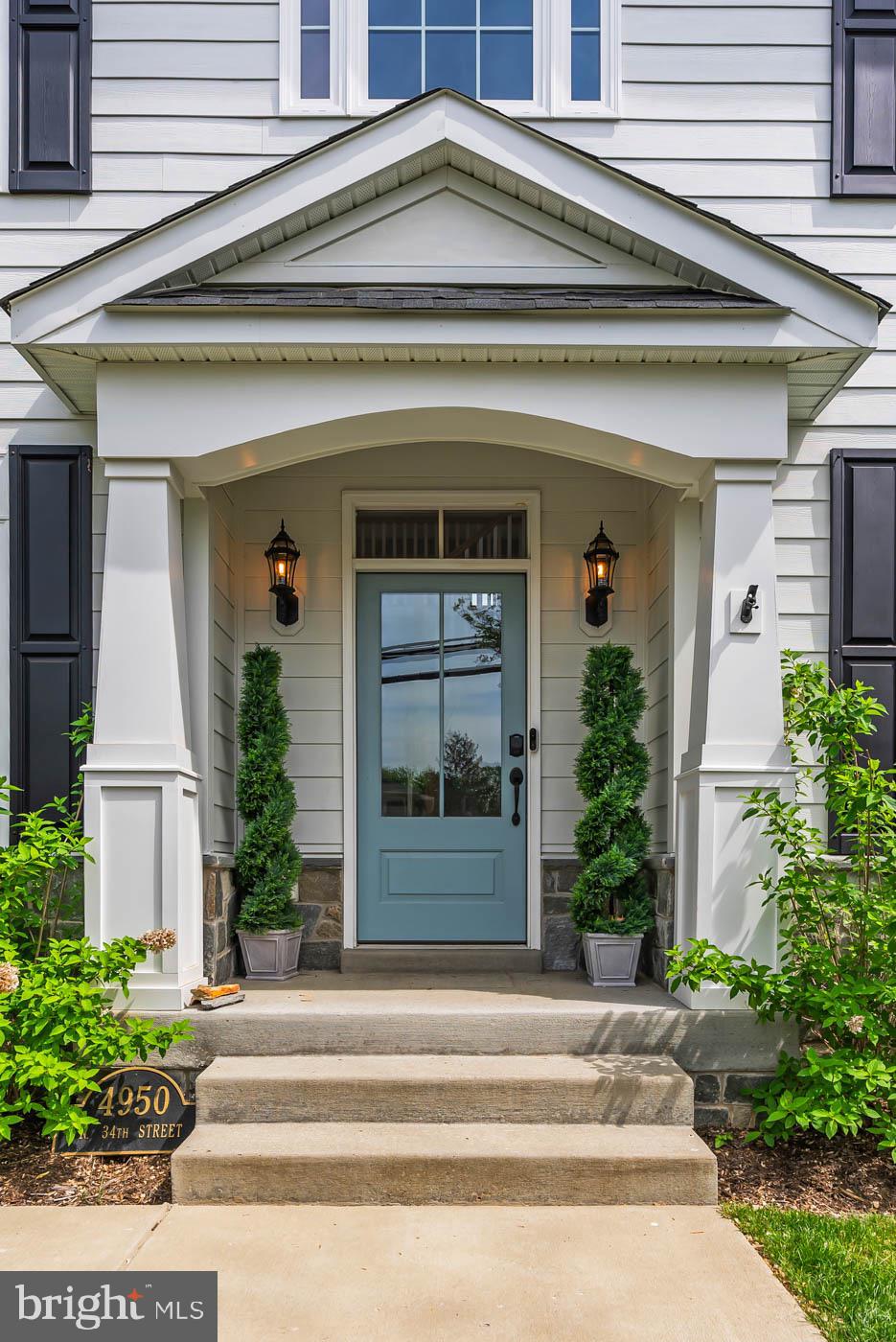COUNTRY CLUB MANOR - Residential