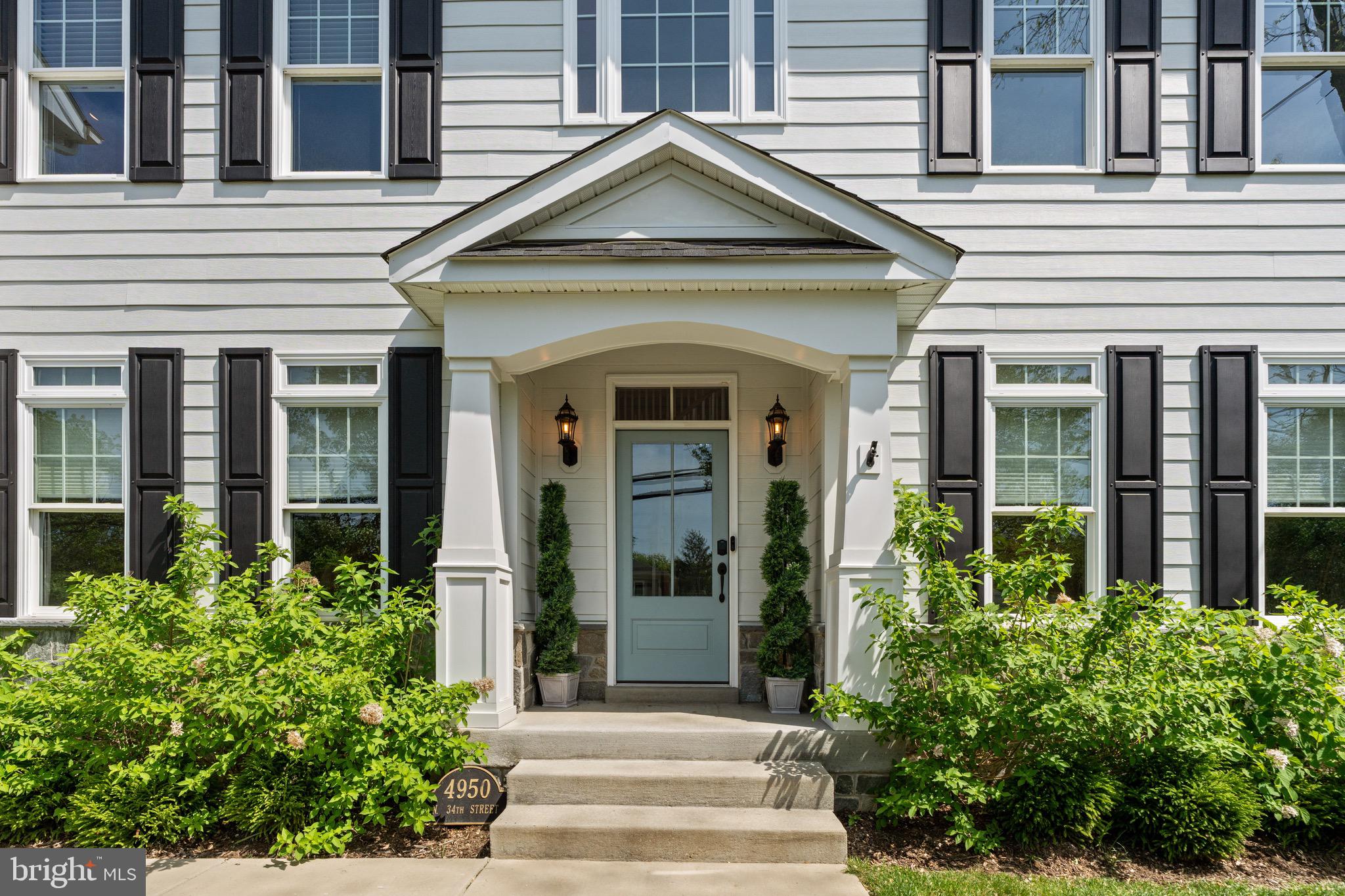COUNTRY CLUB MANOR - Residential