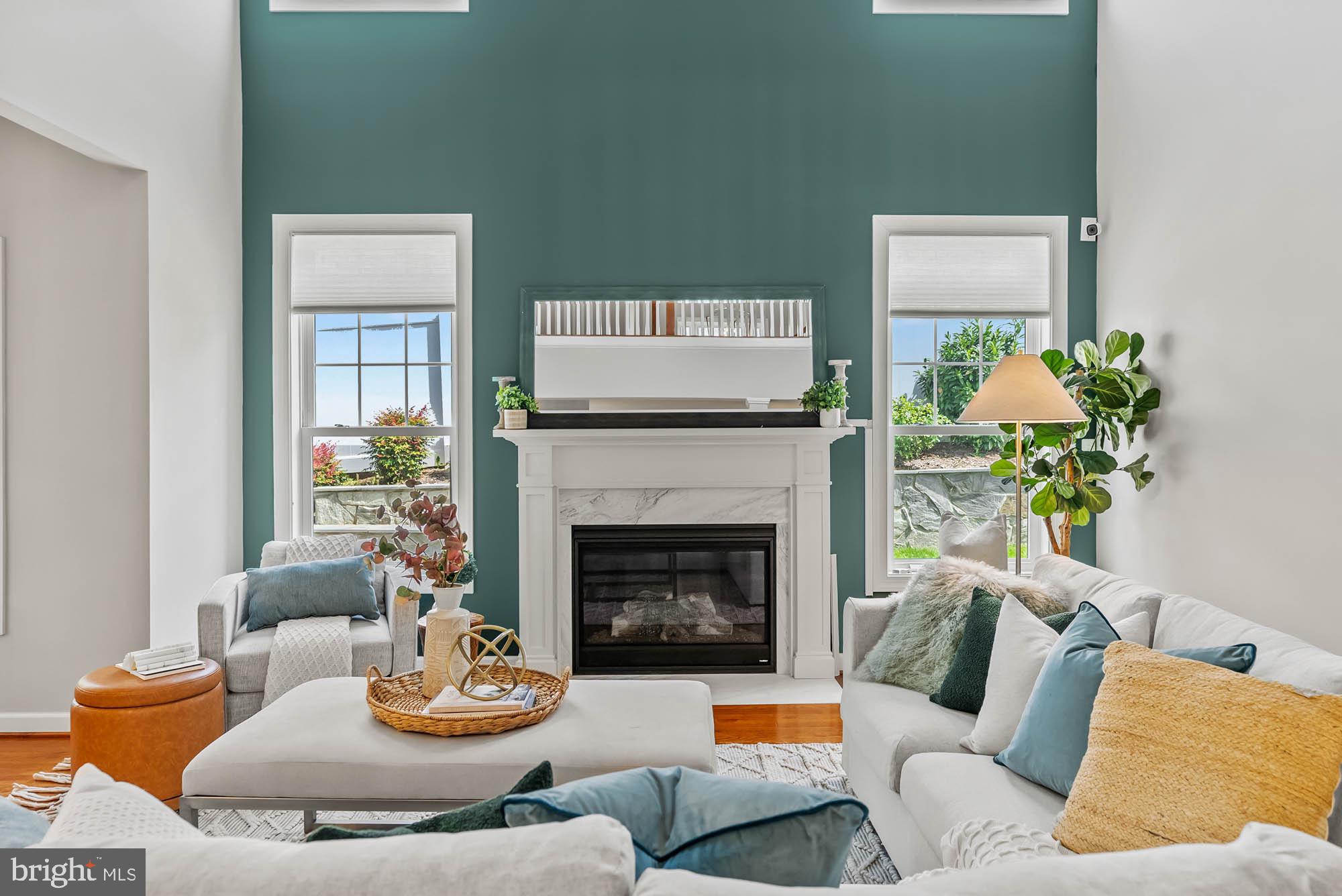 COUNTRY CLUB MANOR - Residential