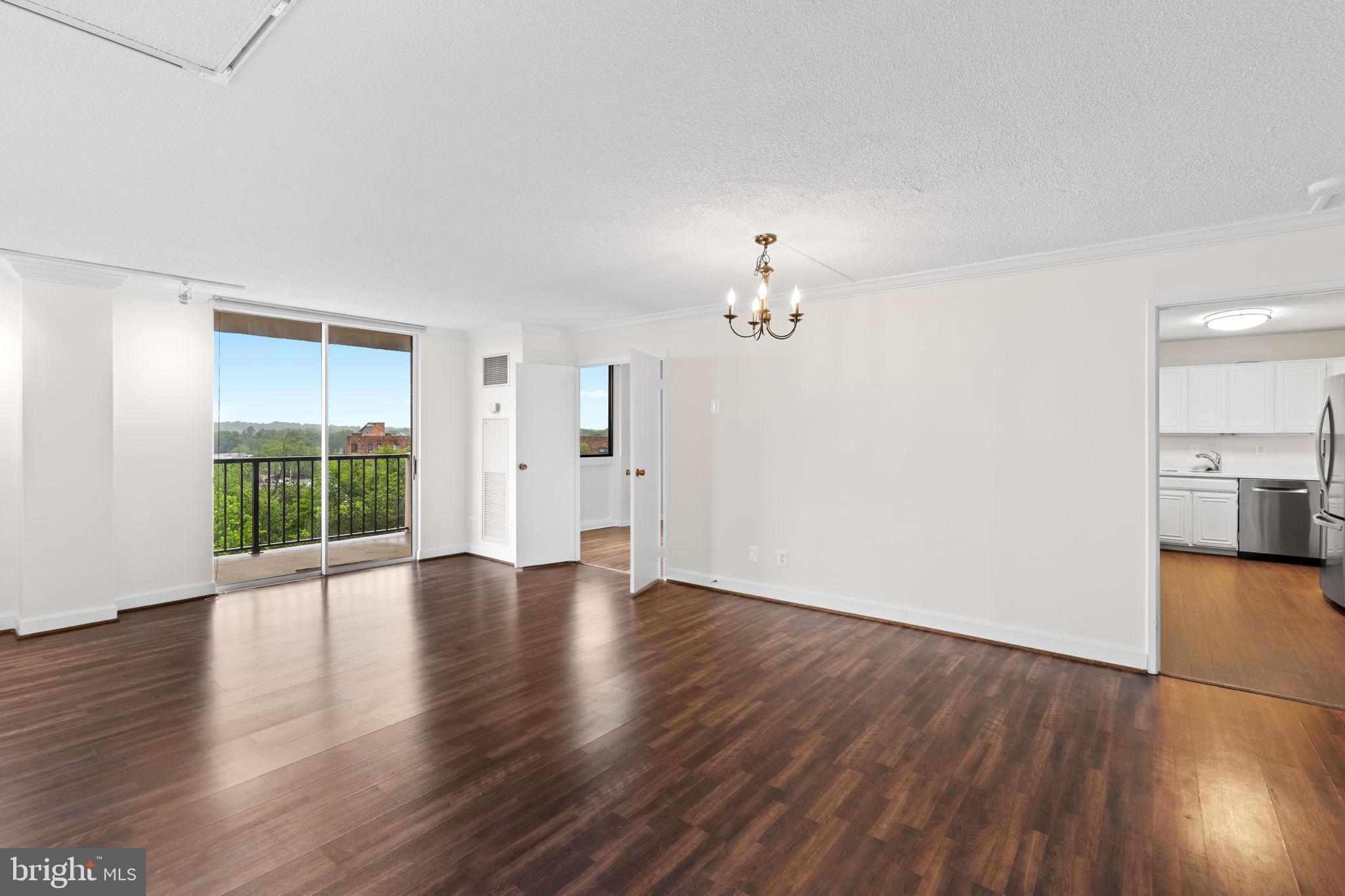 WESTLAKE TOWERS - Residential