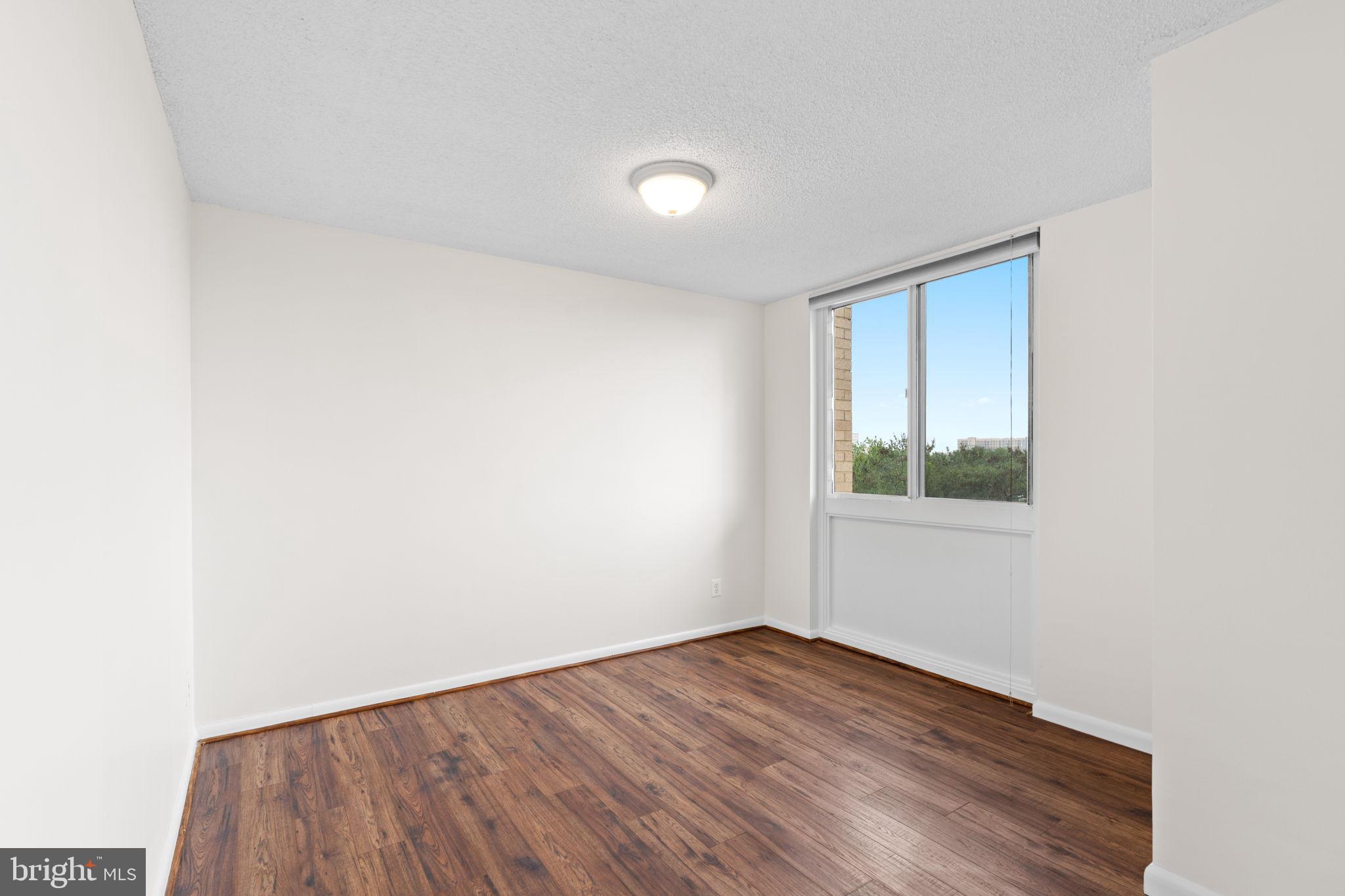 WESTLAKE TOWERS - Residential