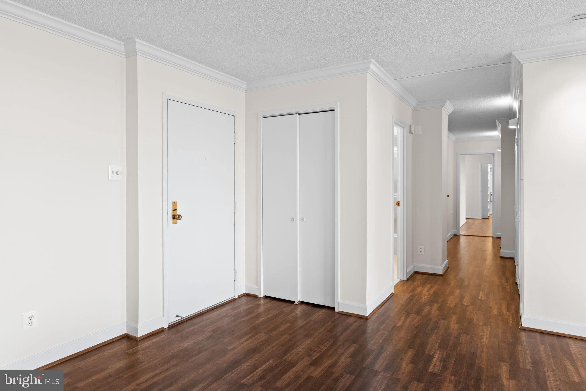 WESTLAKE TOWERS - Residential