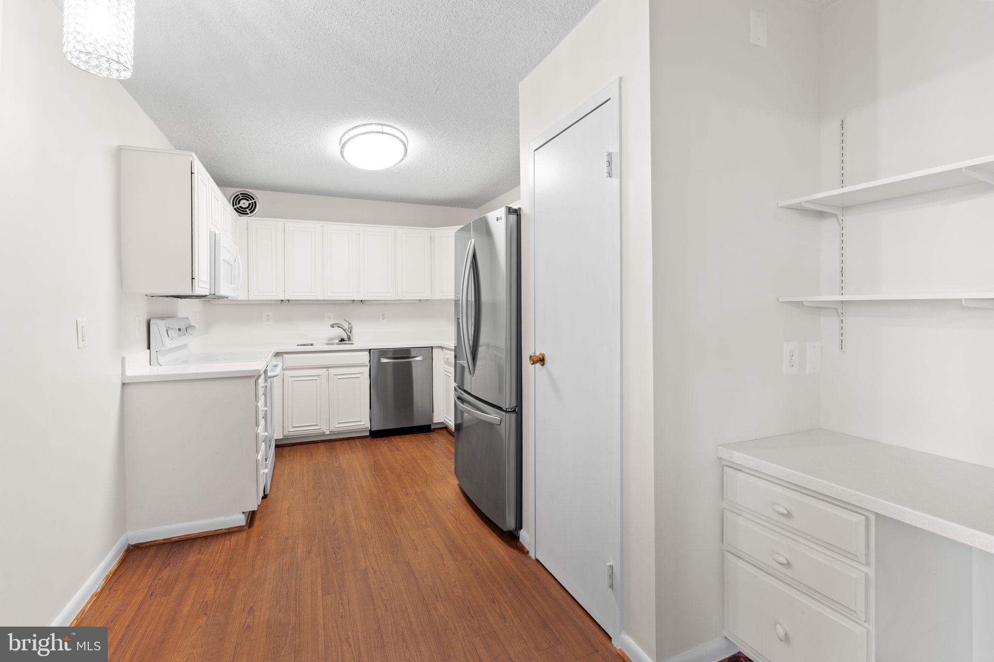 WESTLAKE TOWERS - Residential