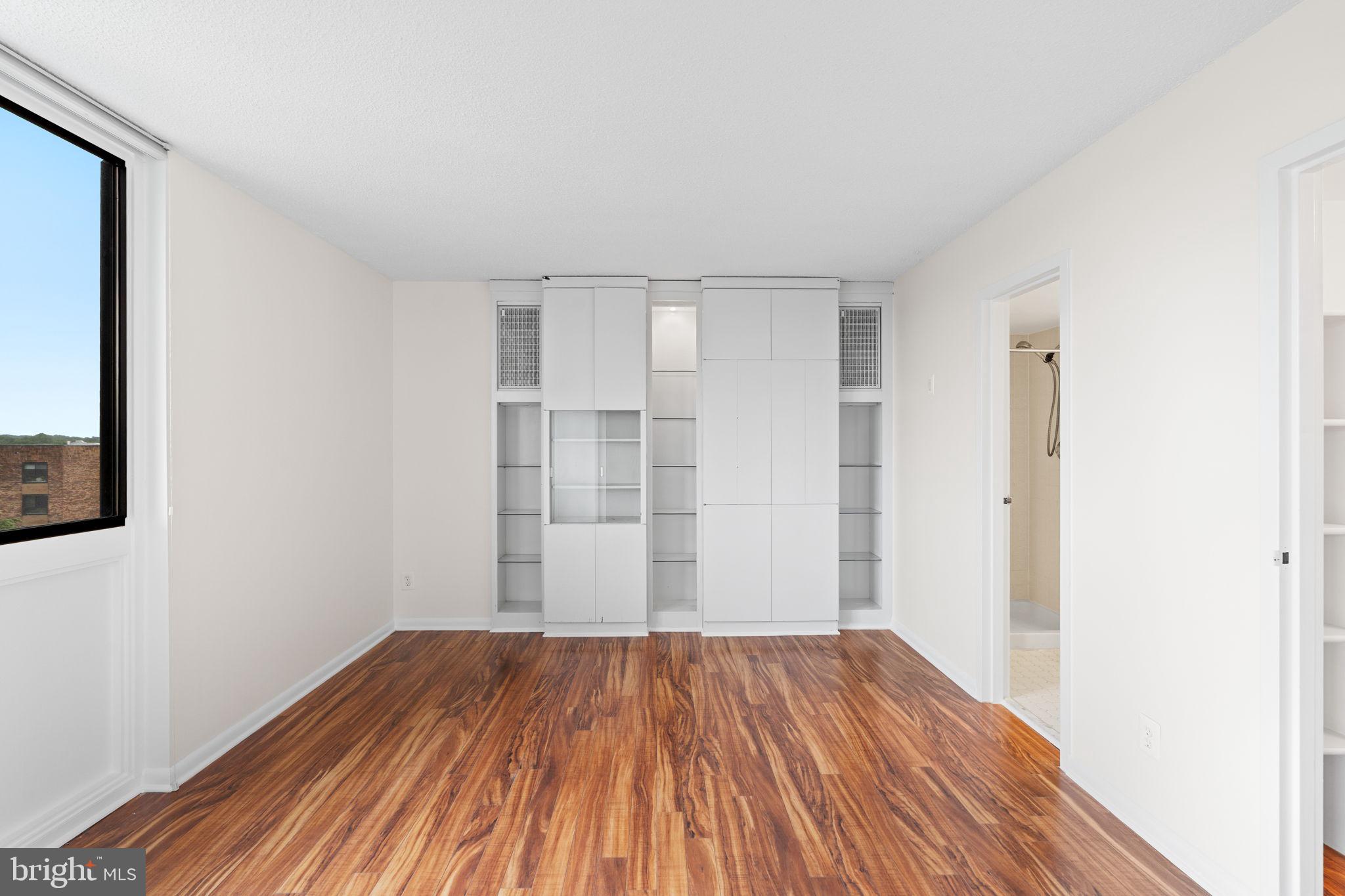 WESTLAKE TOWERS - Residential